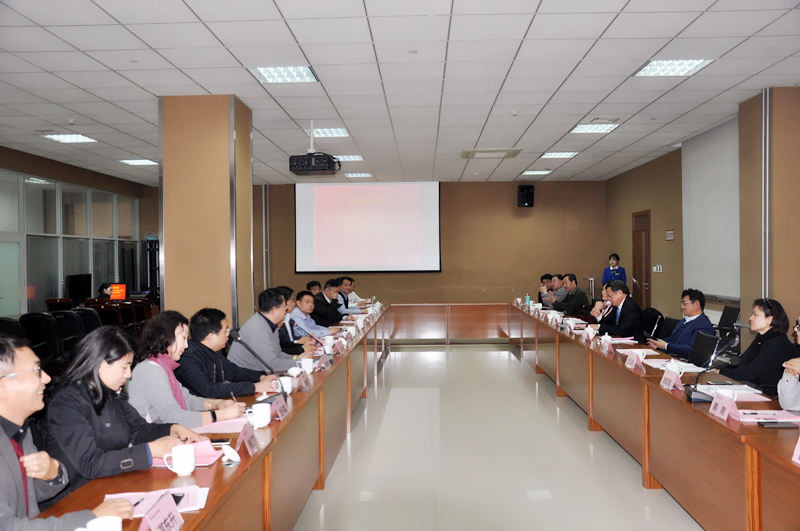 清華大學(xué)山東校友會(huì )、濟南同學(xué)會(huì )、青島同學(xué)會(huì ) 同學(xué)蒞臨濟南連心物業(yè)指導工作